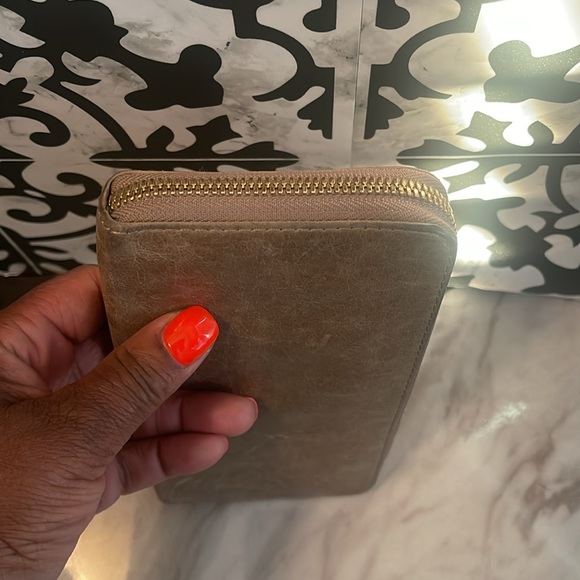 EUC Chloe long zippy wallet - Picture 6 of 7